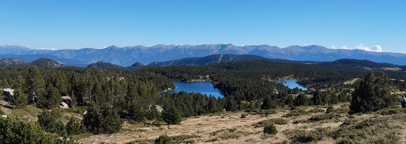 en chemin, paysage de montagne